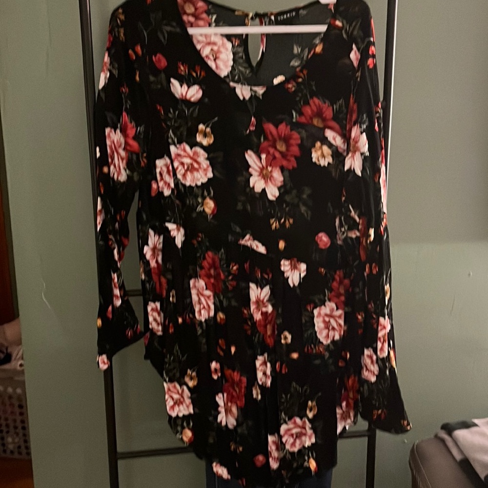 Torrid 3/4 sleeve baby doll top